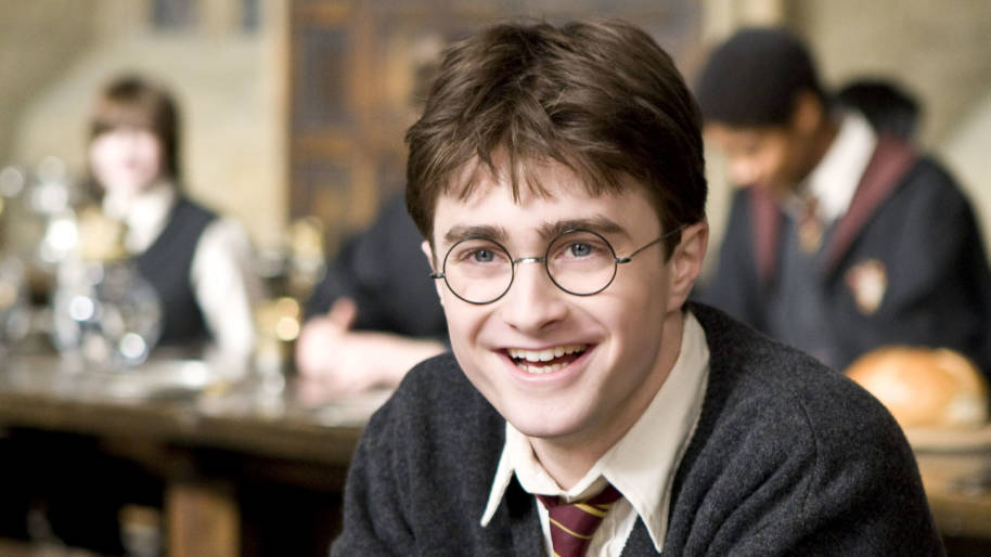 hp-f6-harry-smiling-great-hall-table-web-landscape