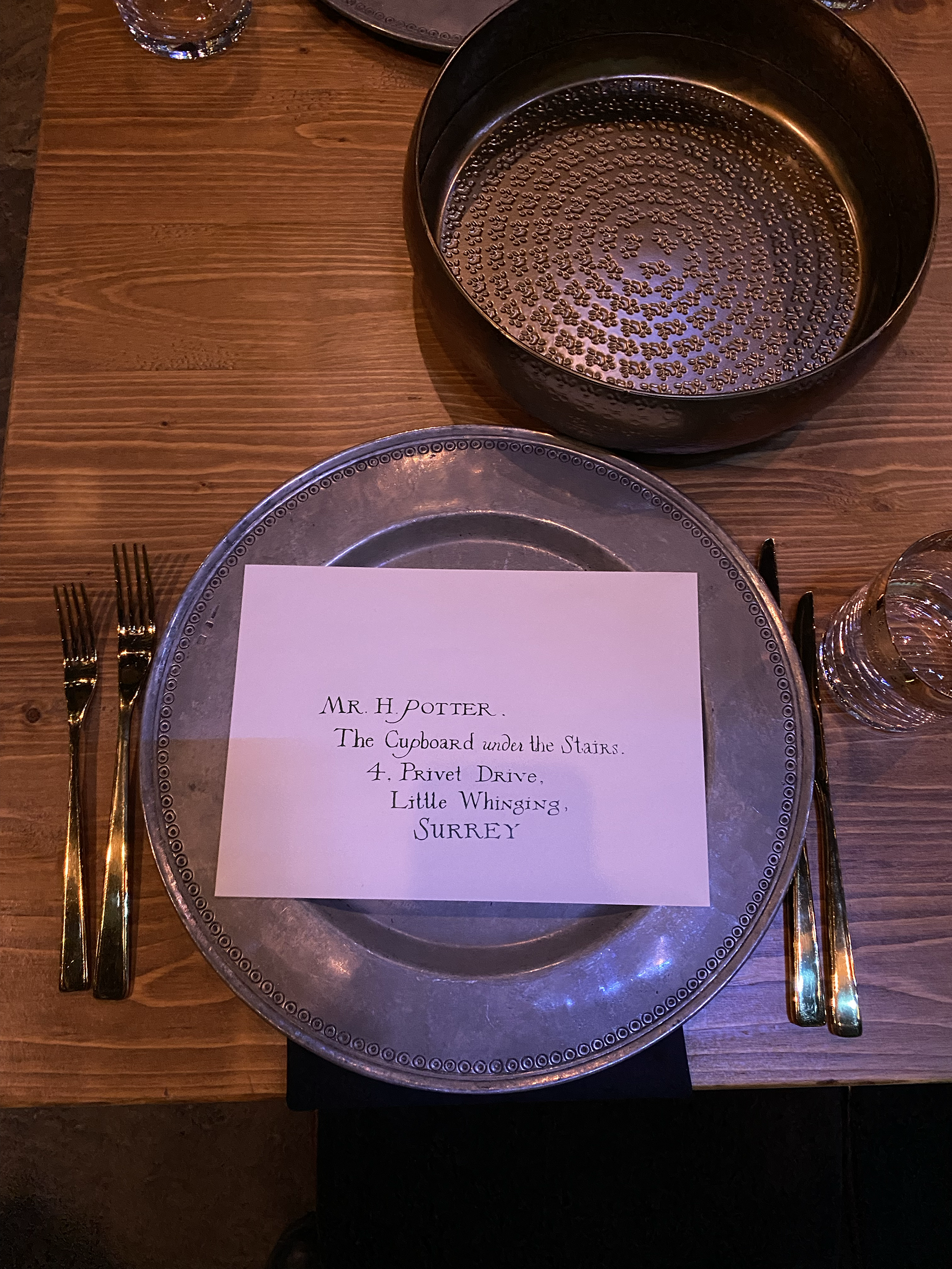 WBSTL-dinner-for-back-to-hogwarts-2024-invite-letter-on-plate